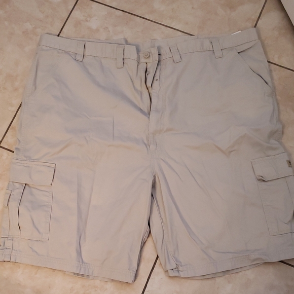 Wrangler Men's Light Tan Cargo Shorts - Picture 1 of 4